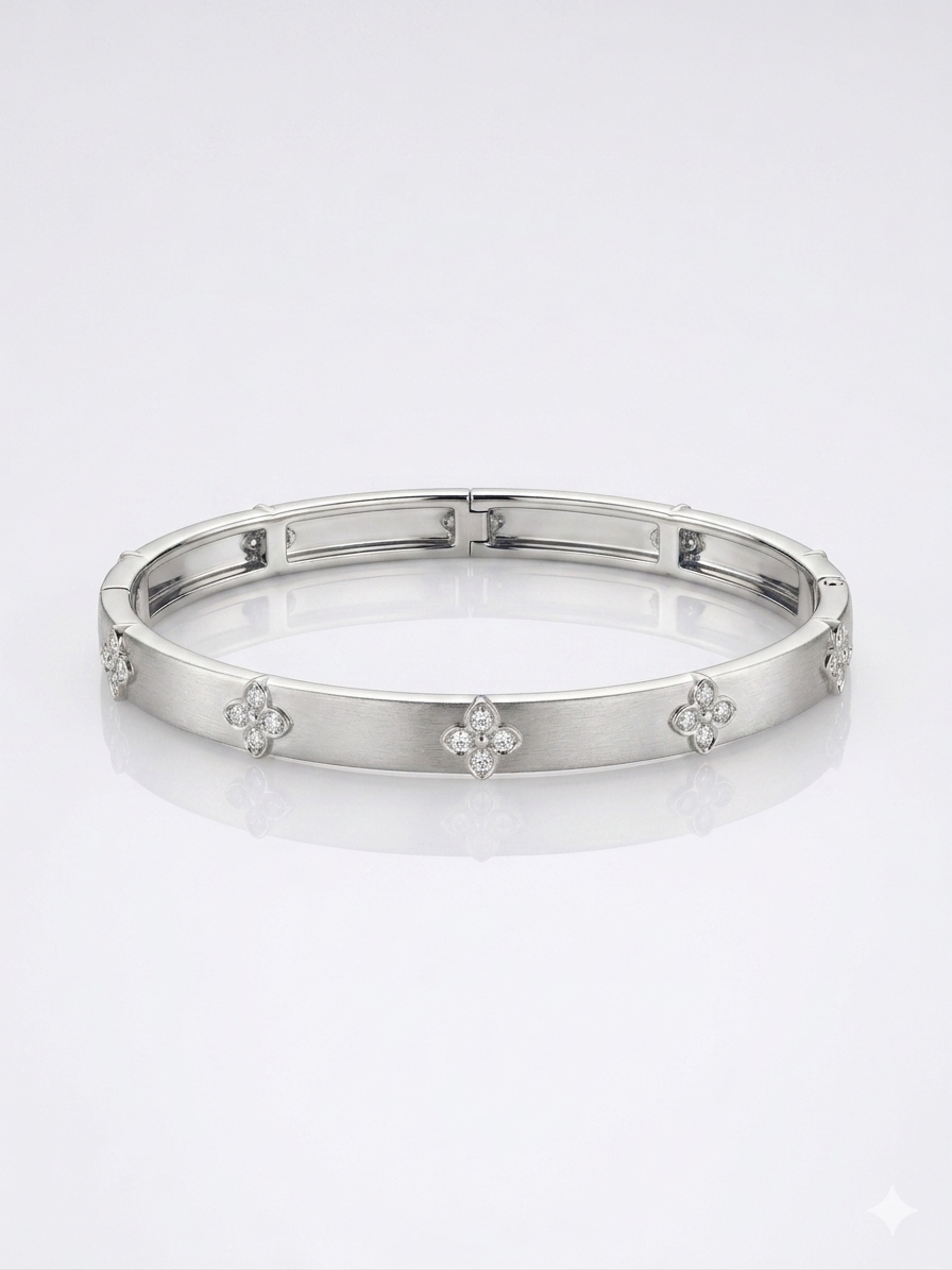 Bracelete Liso com Trevos Zircônia - PL00320 — 2