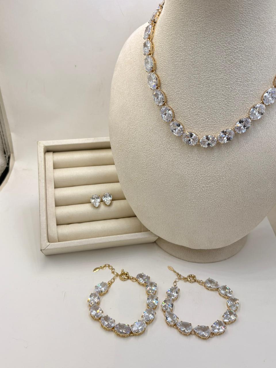 Colar cristal oval 10x14 Zircônia - CL00639